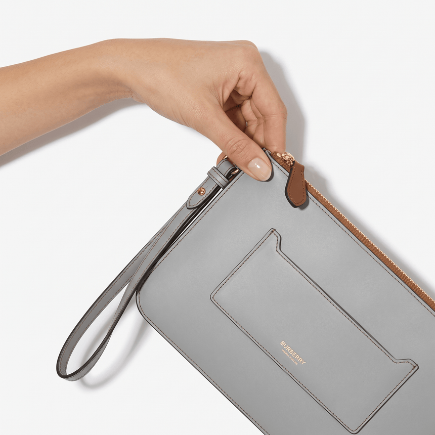 Burberry New Peyton Leather Clutch Bag in Grey - Boinclo - Outlet Sale Under Retail